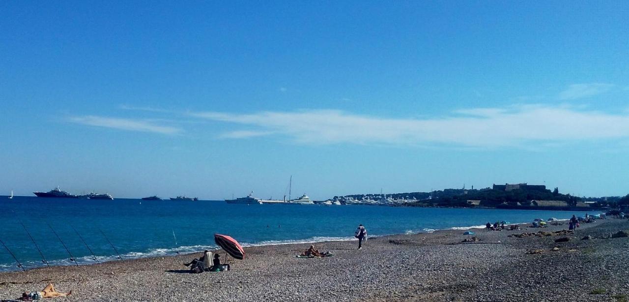 Crew Lighthouse Hostel Antibes Buitenkant foto