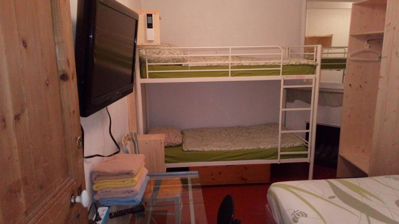 Crew Lighthouse Hostel Antibes Buitenkant foto