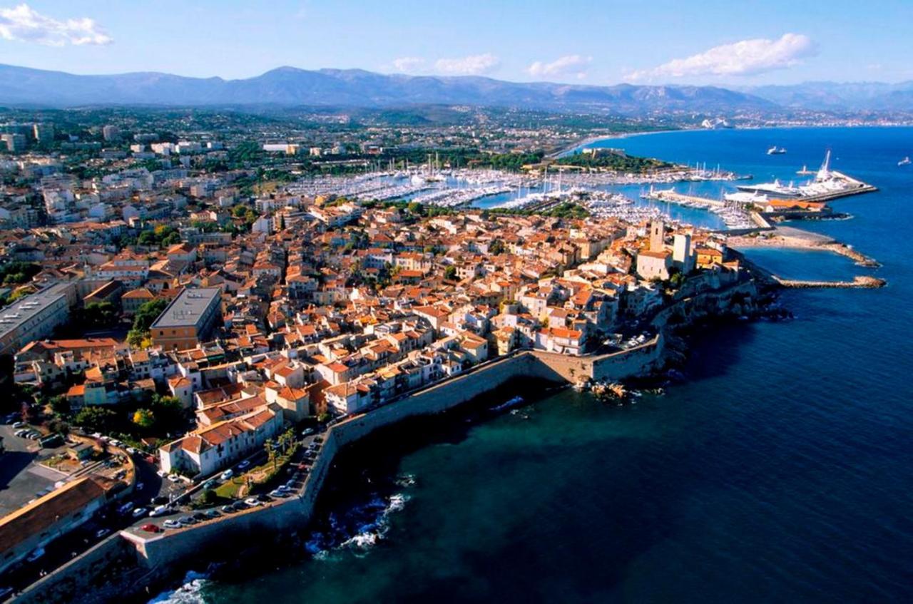 Crew Lighthouse Hostel Antibes Buitenkant foto