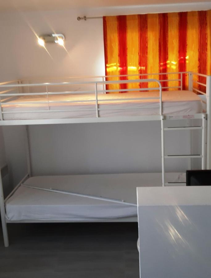 Crew Lighthouse Hostel Antibes Buitenkant foto