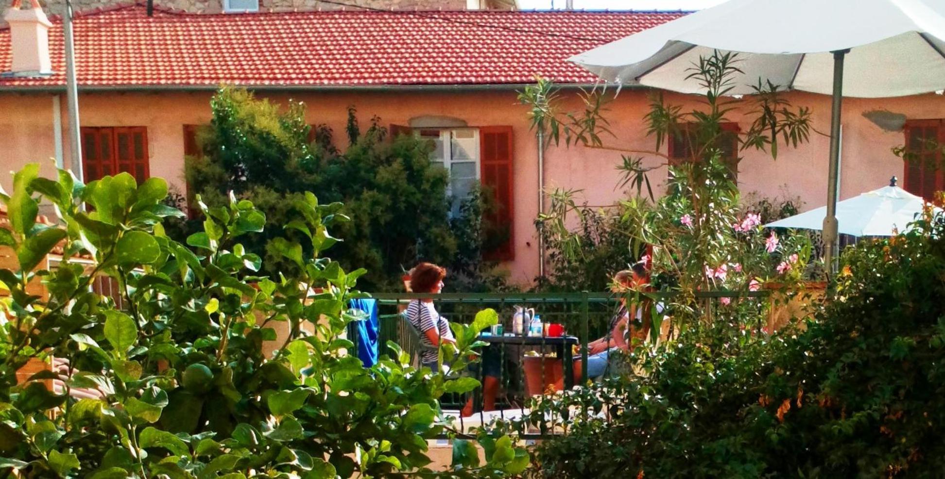 Crew Lighthouse Hostel Antibes Buitenkant foto